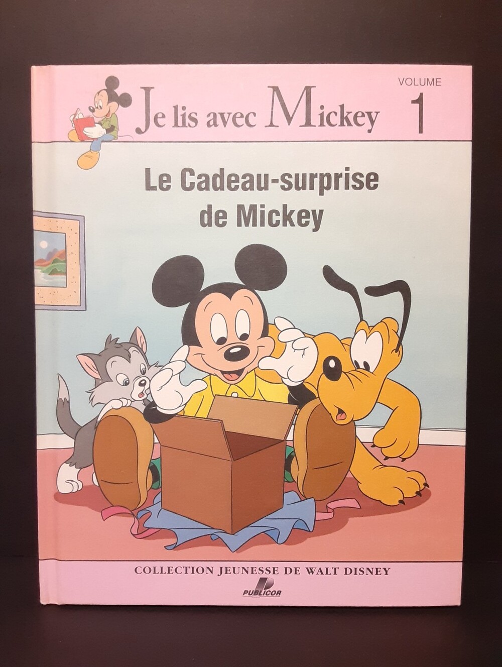 Vintage 1991 French Walt Disney Le Cadeau-surprise de Mickey Book Volume 1